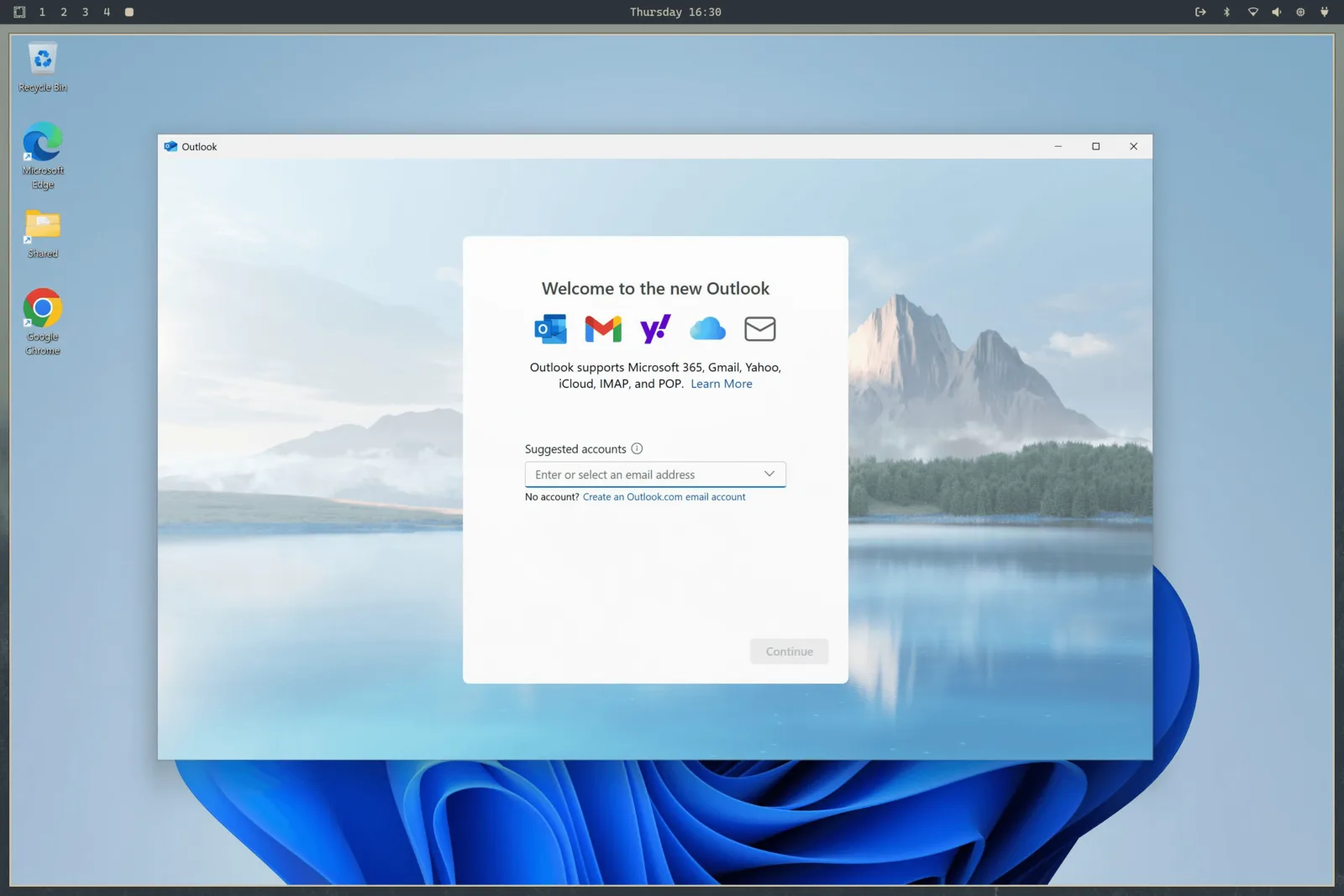 Omarchy 안의 Windows 11에서 실행 중인 Outlook. 위에는 Omarchy 데스크톱 바가 보임